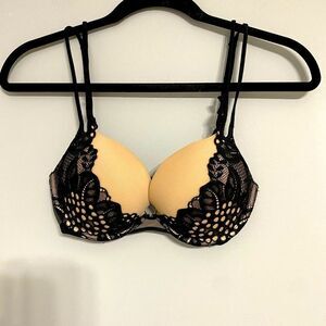 Victoria’s Secret Very Sexy Push-up Bra Women Size 32D